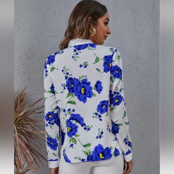 SHEIN Floral Blouse - Picture 4 of 6